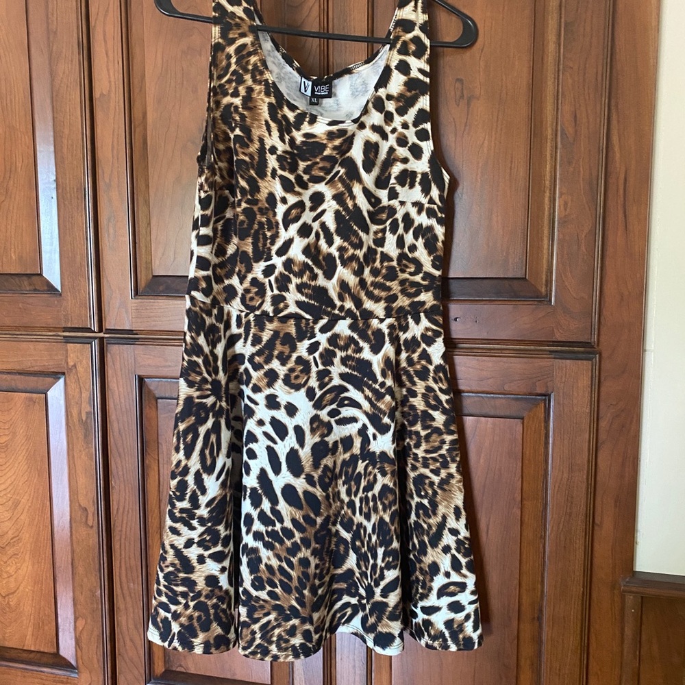 Leopard print sleeveless dress